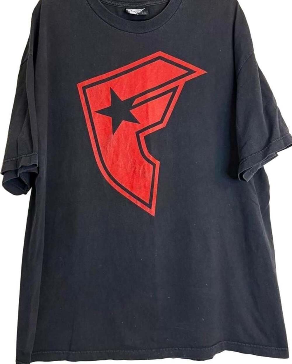 Vintage Famous Stars & Straps Santiago 4 Graphic T-Shirt 2XL Black Red Y2K